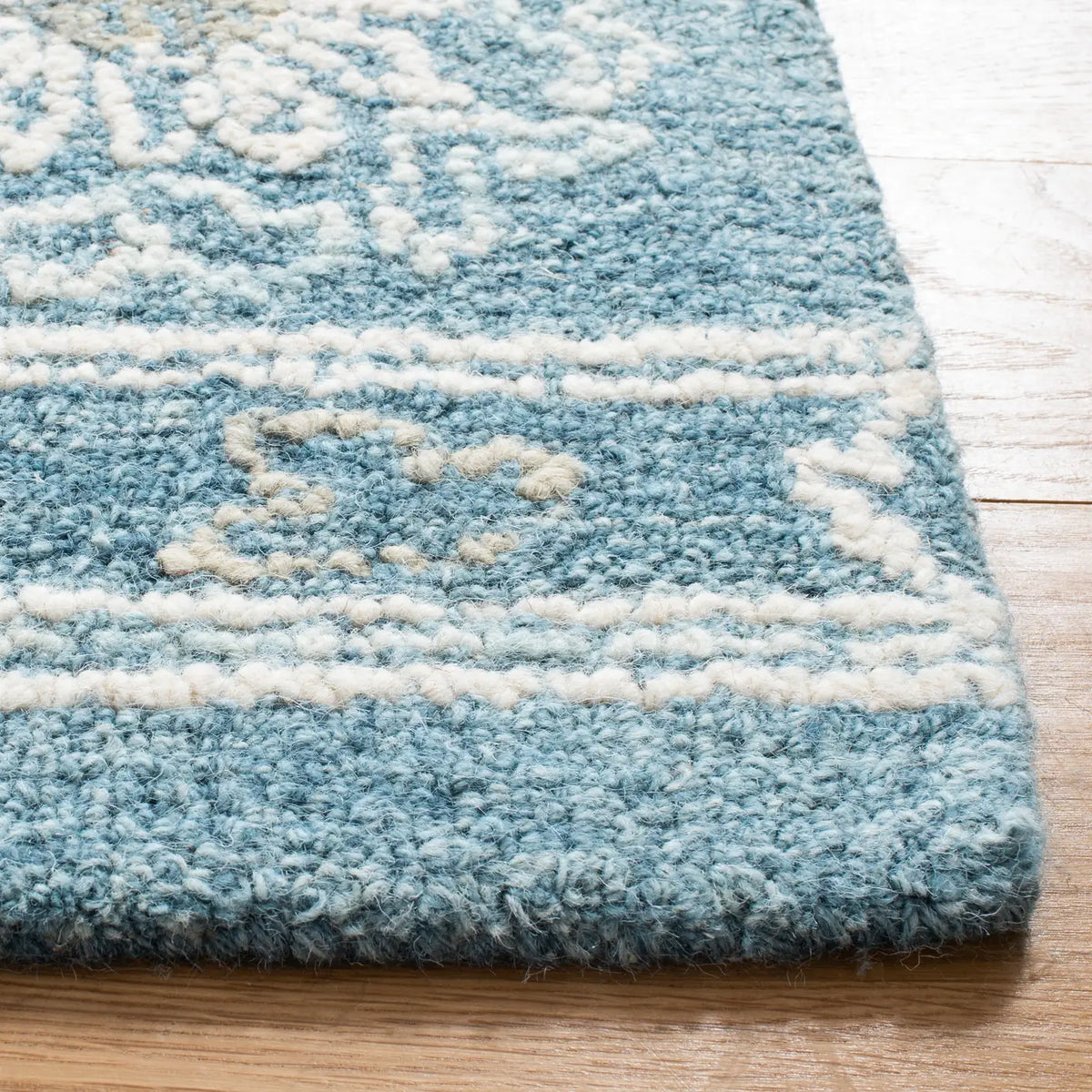 Safavieh Blossom 8'-0" x 10'-0" Rug in Blue / Ivory