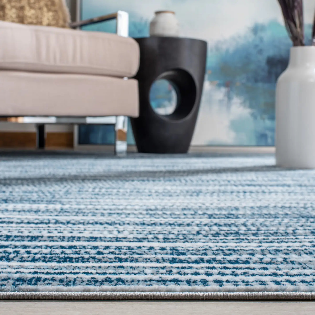 Safavieh Lagoon 4'-5" x 6'-5" Rug in Navy / Ivory