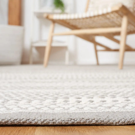 Safavieh Kilim 4'-0" x 6'-0" Rug in Grey / Beige