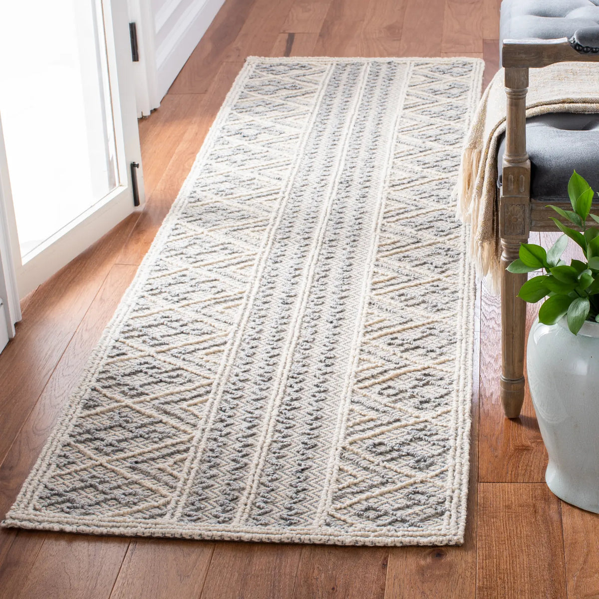 Safavieh Trace 2'-3" x 8'-0" Rug in Grey / Beige