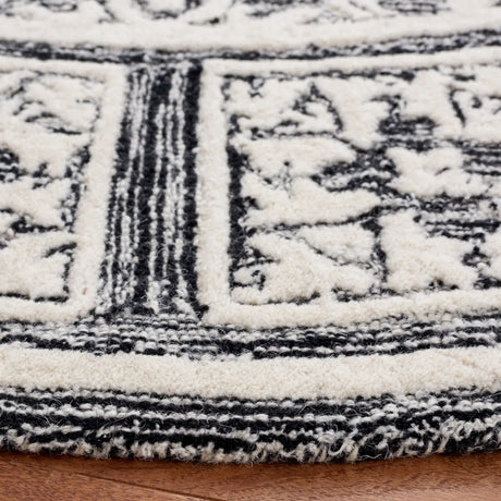 Safavieh Metro 6'-0" x 6'-0" Rug in Black / Ivory