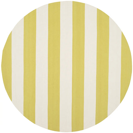 Safavieh Montauk 6'-0" x 6'-0" Rug in Green / Ivory