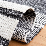 Safavieh Kilim 4'-0" x 6'-0" Rug in Ivory / Black