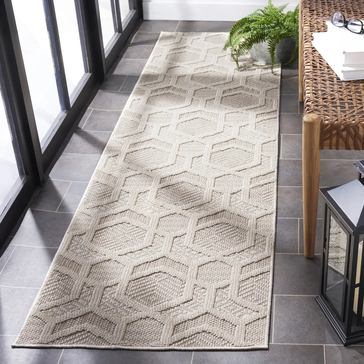 Safavieh Global 2'-2" x 8'-0" Rug in Beige / Ivory