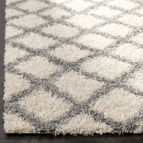 Safavieh Sgd-Dallas Shag 4'-0" x 6'-0" Rug in Ivory / Grey