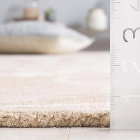 Safavieh Jardin 4'-0" x 6'-0" Rug in Beige / Ivory