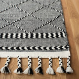 Safavieh Casablanca 4'-0" x 6'-0" Rug in Black / Ivory