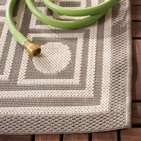 Safavieh Courtyard 4'-0" x 5'-7" Rug in Dark Beig / Beige