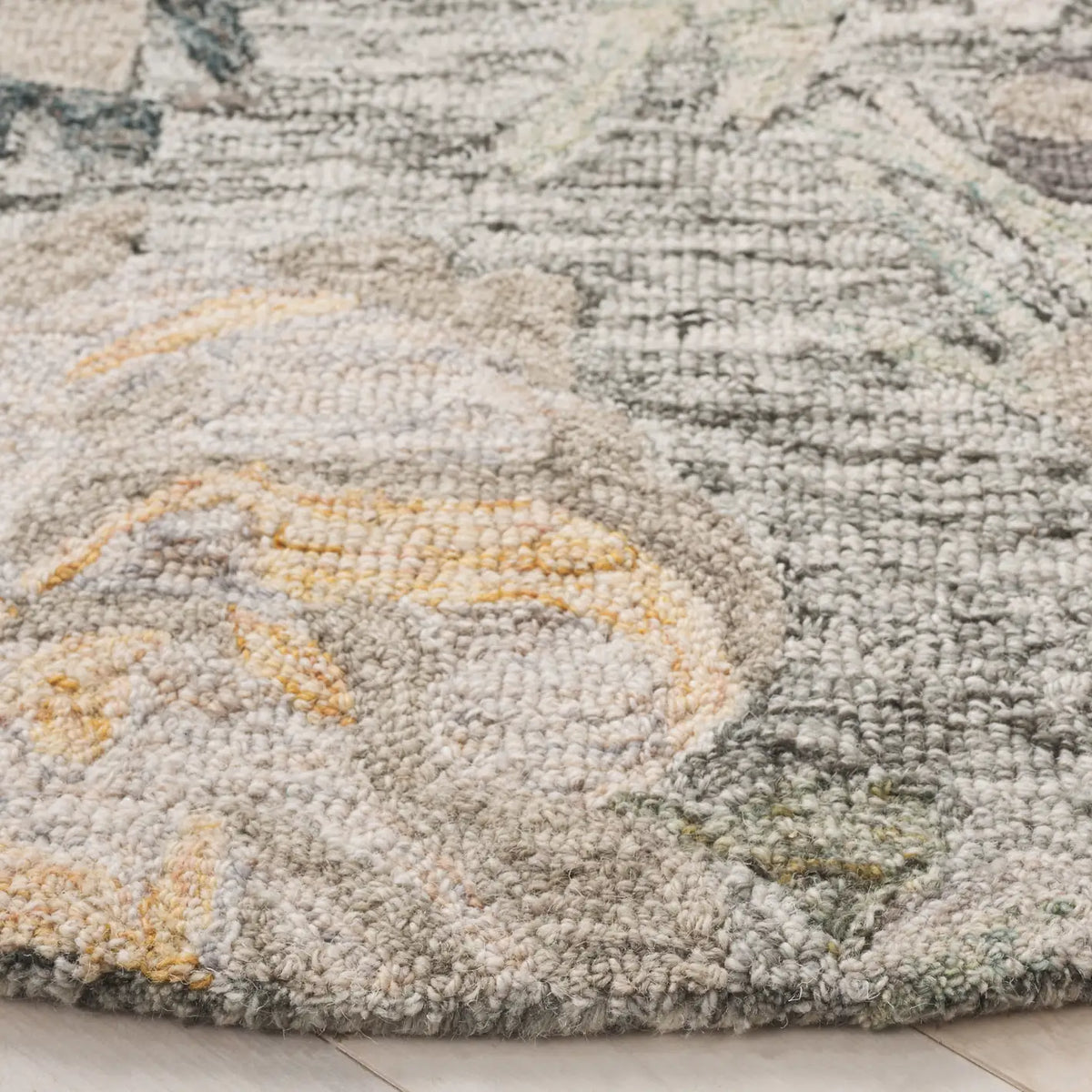 Safavieh Blossom 6'-0" x 6'-0" Rug in Green / Charcoal