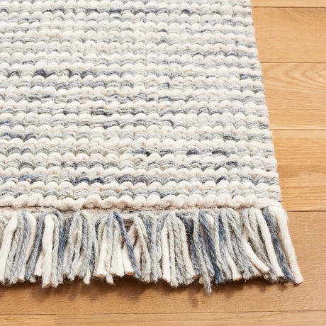 Safavieh Natura 4'-0" x 6'-0" Rug in Blue / Ivory