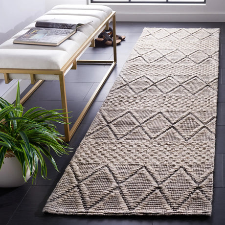 Safavieh Marbella 2'-3" x 9'-0" Rug in Silver / Black