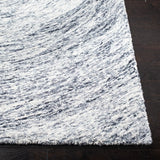Safavieh Ikat 4'-0" x 6'-0" Rug in Silver / Grey