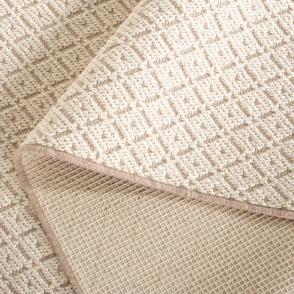 Safavieh Palm Beach 4'-0" x 6'-0" Rug in Ivory / Natural