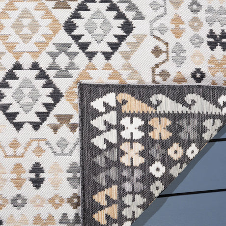 Safavieh Sunrise 5'-3" x 7'-7" Rug in Ivory / Beige Black