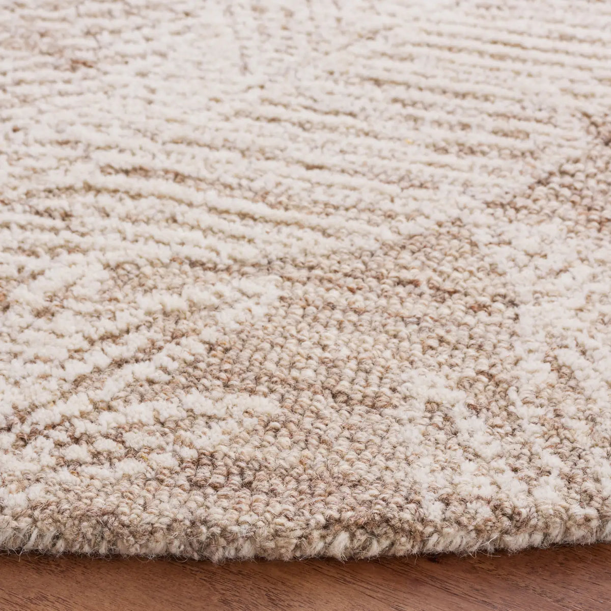 Safavieh Metro 6'-0" x 6'-0" Rug in Beige / Ivory
