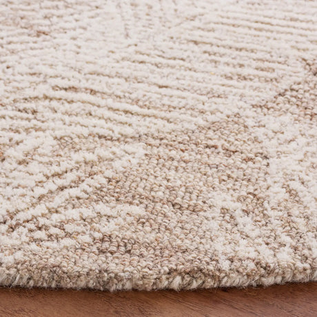 Safavieh Metro 6'-0" x 6'-0" Rug in Beige / Ivory