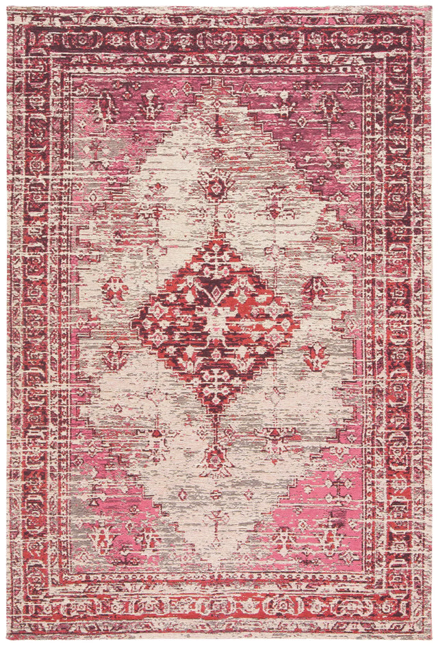 Safavieh Classic Vintage 4'-0" x 6'-0" Rug in Fuchisa