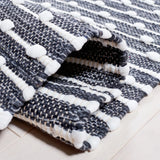 Safavieh Montauk 4'-0" x 6'-0" Rug in Grey / Ivory
