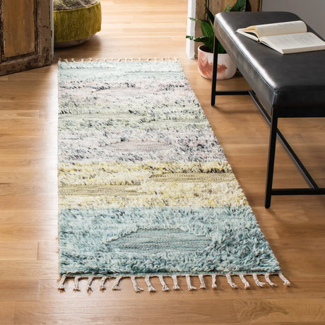Safavieh Casablanca 2'-3" x 8'-0" Rug in Turquoise / Pink