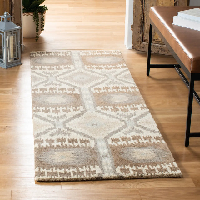 Safavieh Wyndham 2'-3" x 11'-0" Rug in Natural / Multi