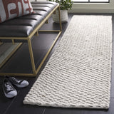 Safavieh Natura 2'-3" x 8'-0" Rug in Beige