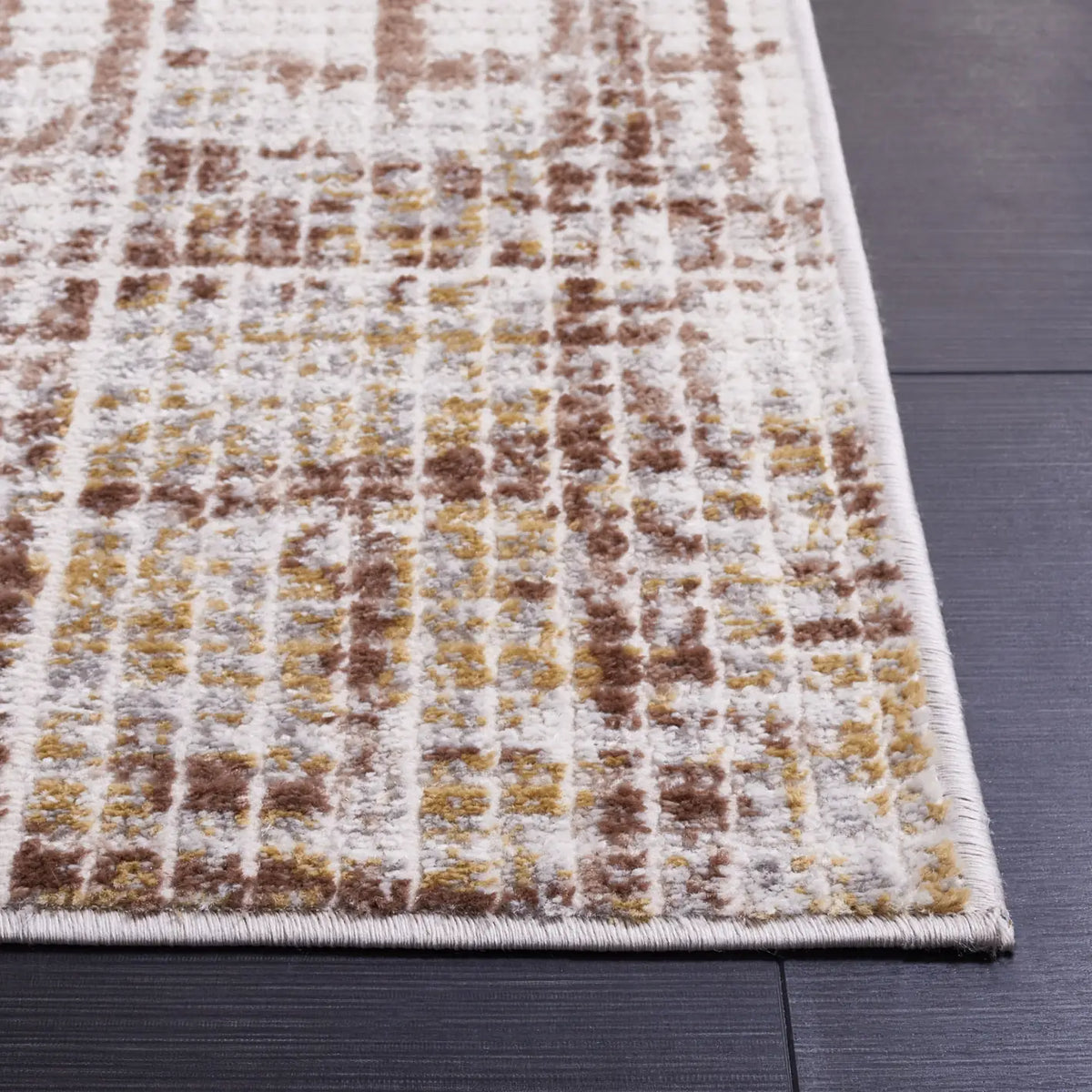 Safavieh Palma 4'-0" x 6'-0" Rug in Beige / Brown