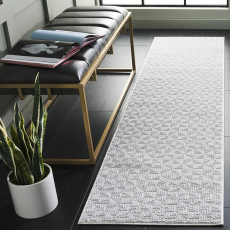 Safavieh Hanna 2'-0" x 8'-0" Rug in Grey / Ivory