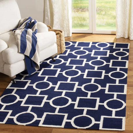 Safavieh Dhurries 4'-0" x 6'-0" Rug in Navy / Ivory