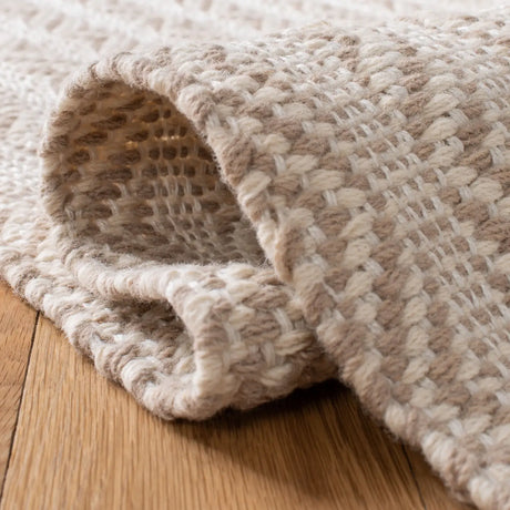 Safavieh Natura 5'-0" x 8'-0" Rug in Beige
