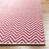 Safavieh Montauk 5'-0" x 8'-0" Rug in Red / Ivory