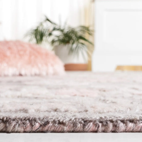 Safavieh Marquee 4'-0" x 6'-0" Rug in Grey / Pink
