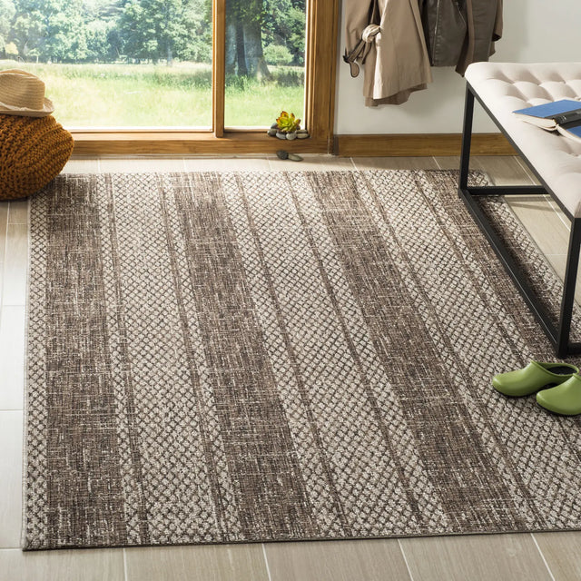 Safavieh Courtyard 4'-0" x 5'-7" Rug in Light Beige / Light Brown