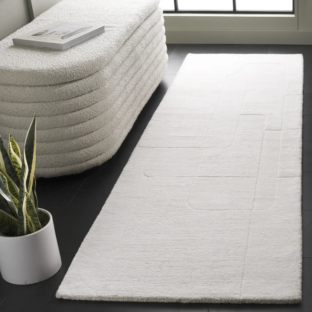 Safavieh Mykonos 2'-3" x 8'-0" Rug in Ivory