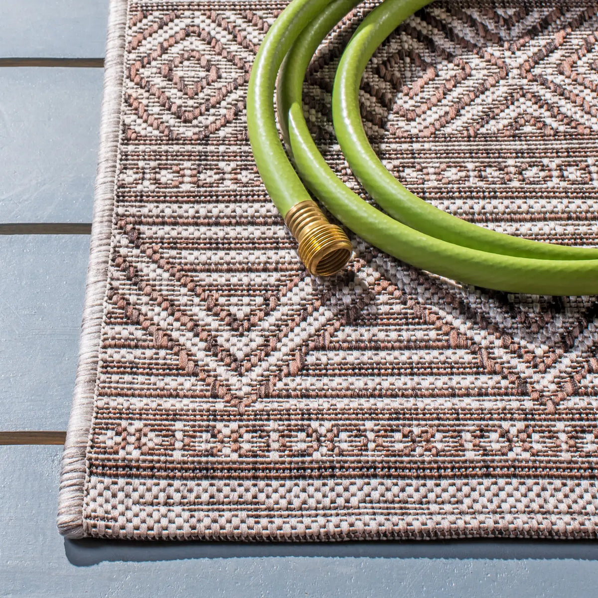 Safavieh Courtyard 4'-0" x 5'-7" Rug in Grey / Brown