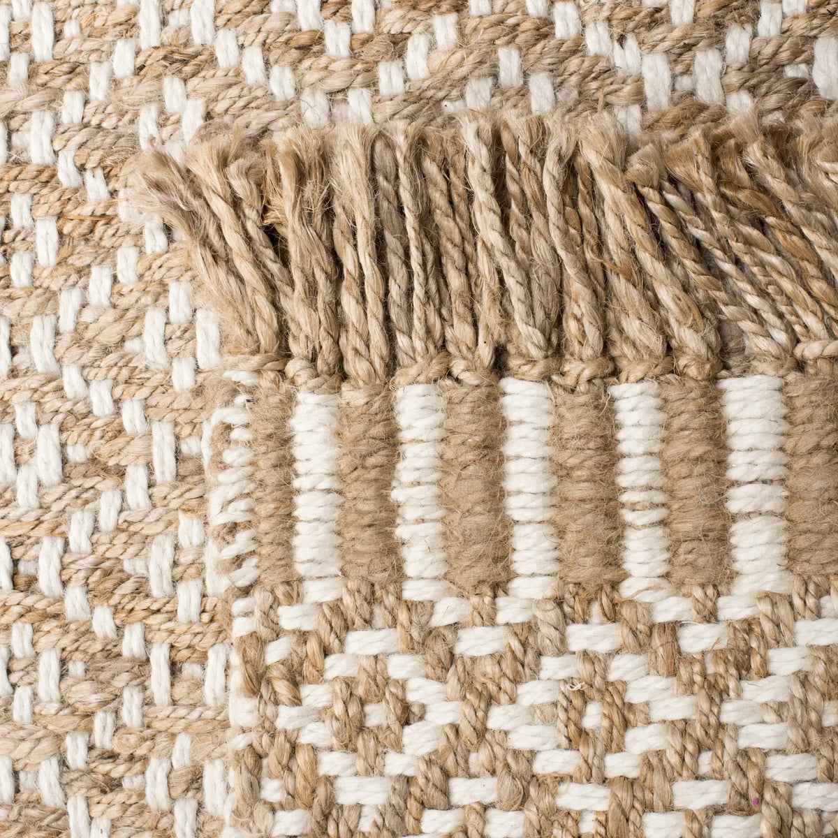 Safavieh Natural Fiber 4'-0" x 6'-0" Rug in Natural / Ivory