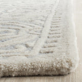 Safavieh Cambridge 4'-0" x 6'-0" Rug in Light Blue / Ivory