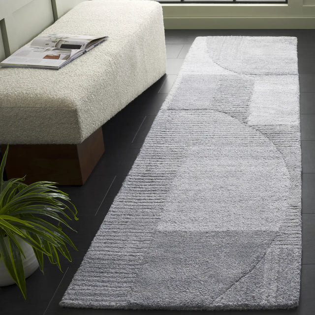 Safavieh Harvest 2'-3" x 9'-0" Rug in Grey