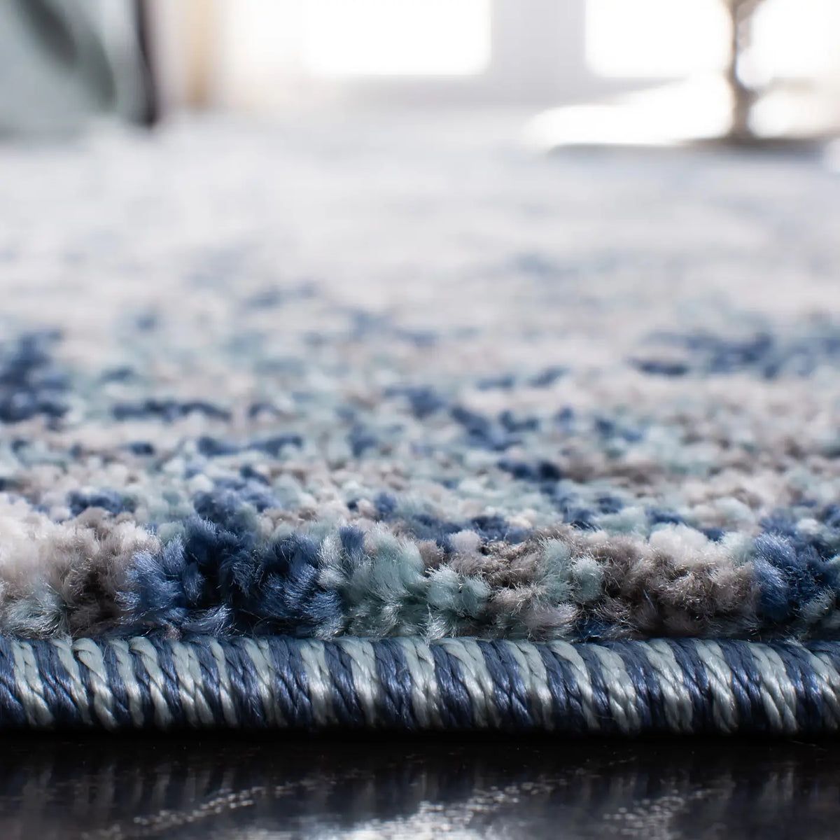 Safavieh Aston 4'-0" x 6'-0" Rug in Navy / Grey