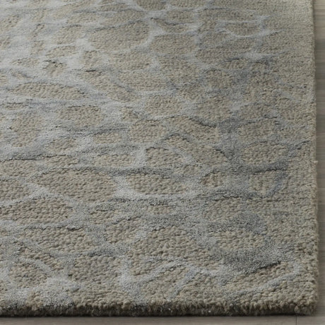 Safavieh Blossom 5'-0" x 8'-0" Rug in Grey / Grey