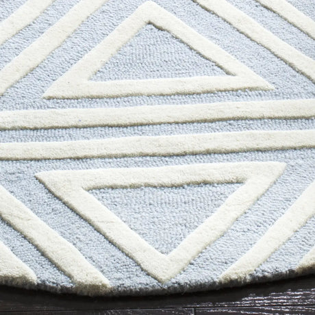 Safavieh Safavieh Kids 5'-0" x 5'-0" Rug in Blue / Ivory