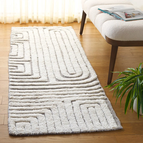 Safavieh Kilim 2'-3" x 11'-0" Rug in Beige / Ivory