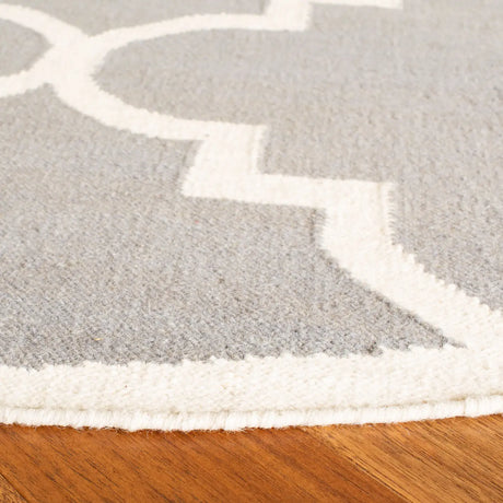 Safavieh Dhurries 6'-0" x 6'-0" Rug in Grey / Ivory