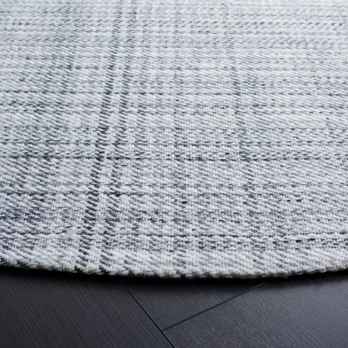 Safavieh Marbella 6'-0" x 6'-0" Rug in Grey / Ivory