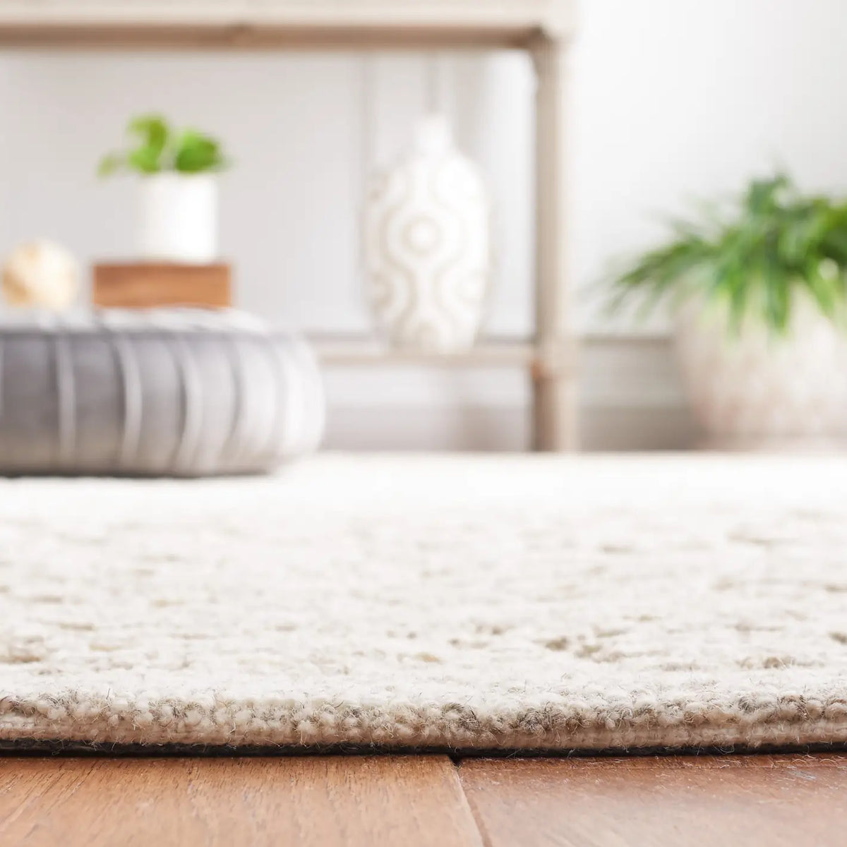 Safavieh Martha Stewart 4'-0" x 6'-0" Rug in Ivory / Natural