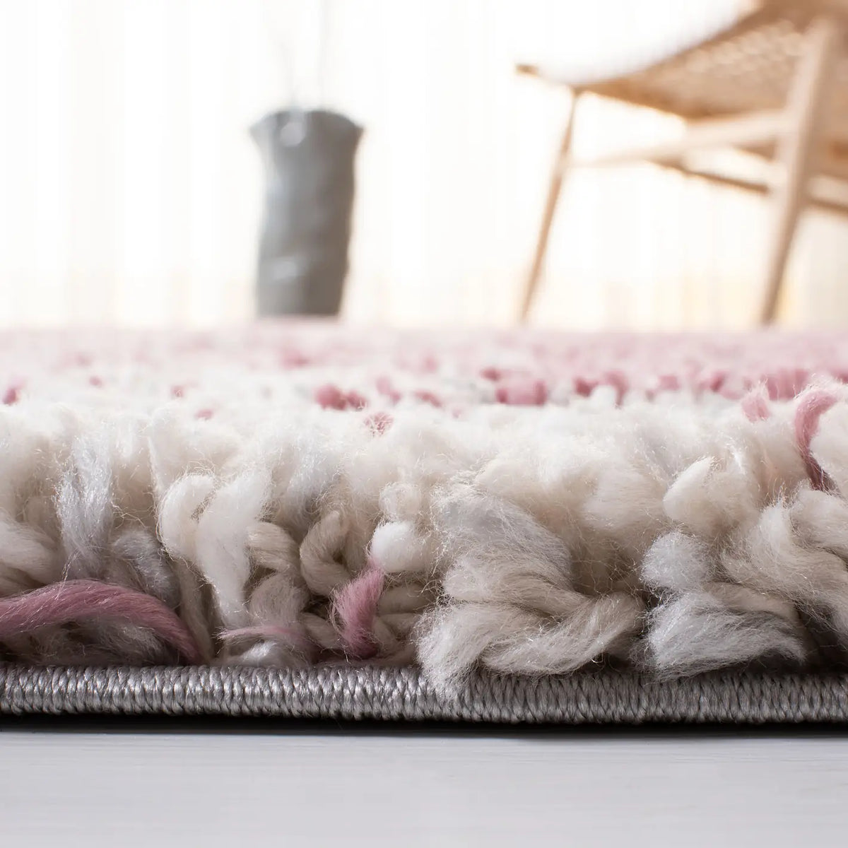 Safavieh Fontana Shag  800 4'-0" x 6'-0" Rug in Pink / Grey