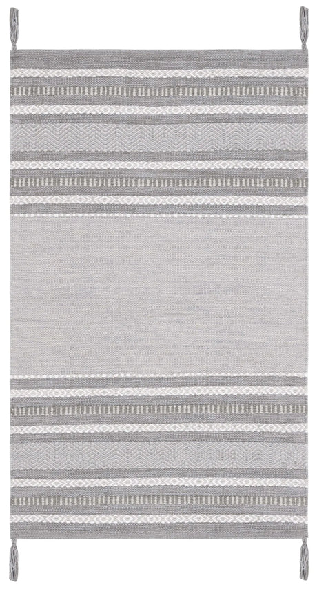 Safavieh Montauk 2'-6" x 4'-0" Rug in Grey / Ivory
