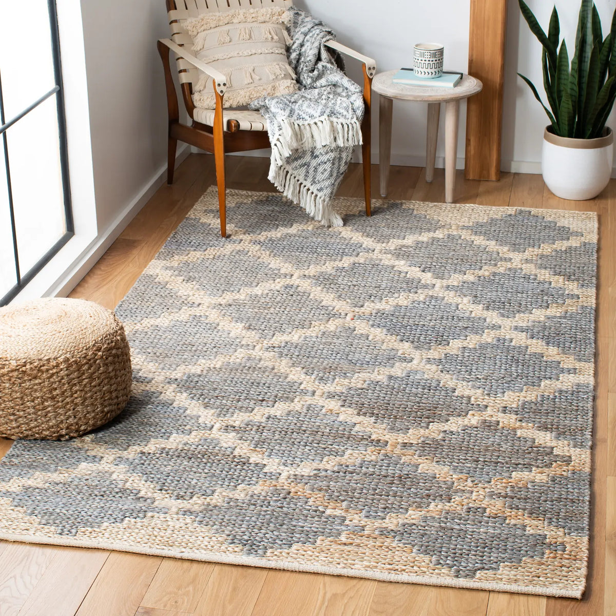 Safavieh Kilim 4'-0" x 6'-0" Rug in Natural / Grey