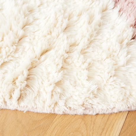 Safavieh Casablanca 6'-0" x 6'-0" Rug in Pink / Ivory