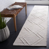 Safavieh Kilim 2'-3" x 9'-0" Rug in Light Grey / Ivory