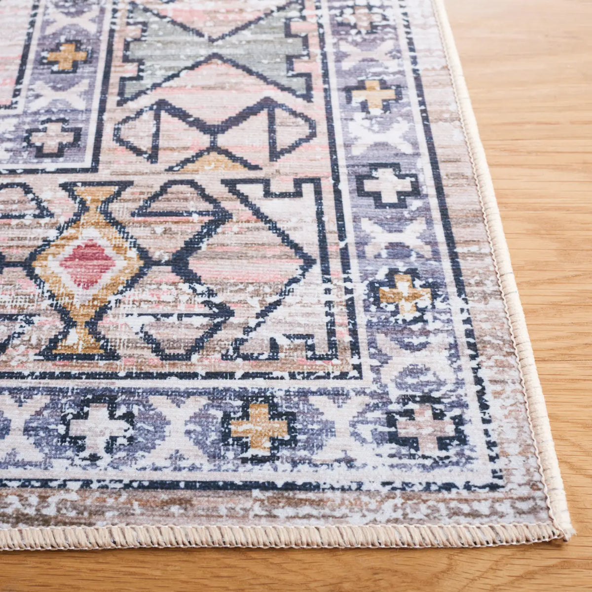 Safavieh Tucson 4'-0" x 6'-0" Rug in Beige / Green